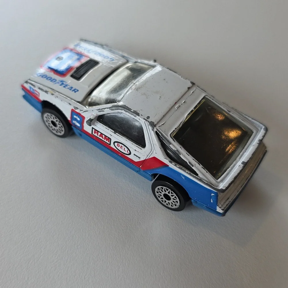 Matchbox 1984 Dodge Daytona Turbo Z rouge
